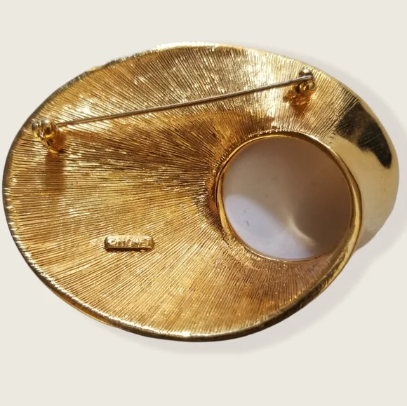 Vintage Mid Century Monet Oval Gold Tone Brooch Pin - Picture 8 of 12